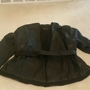 BLACK CROPPED BELTED JACKET